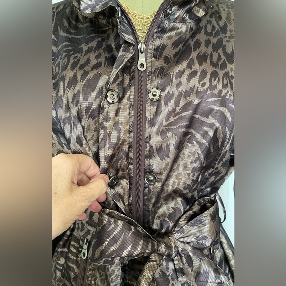 Elegant Animal Print Trench Coat - Picture 7 of 15